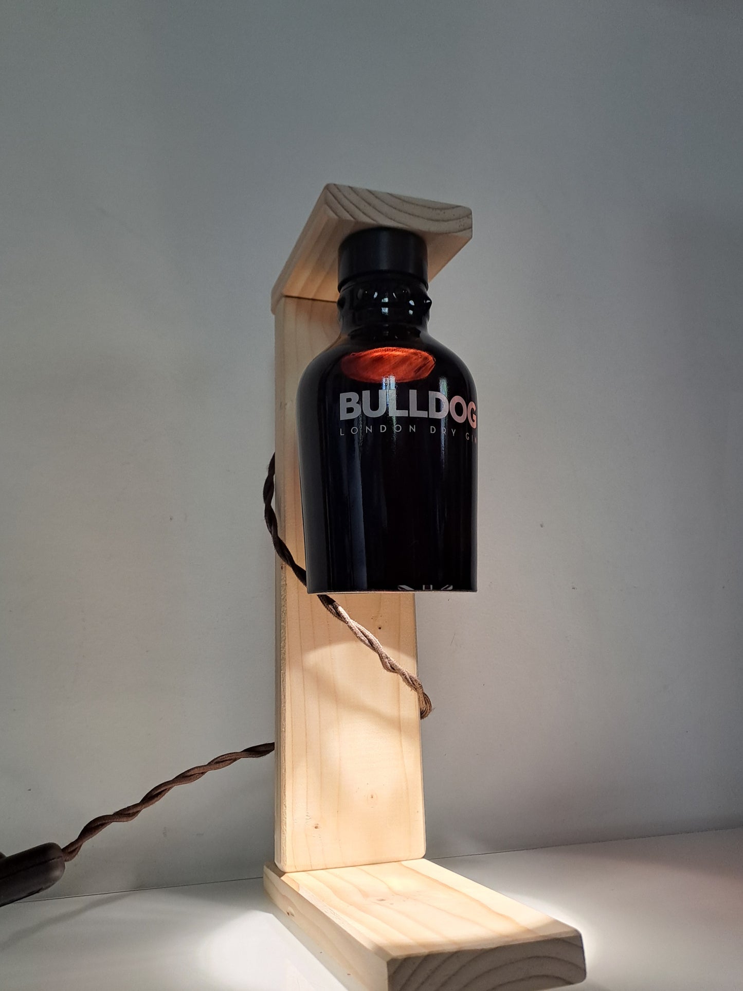 Lampada artigianale ricavata da bott. Bulldog Sospesa