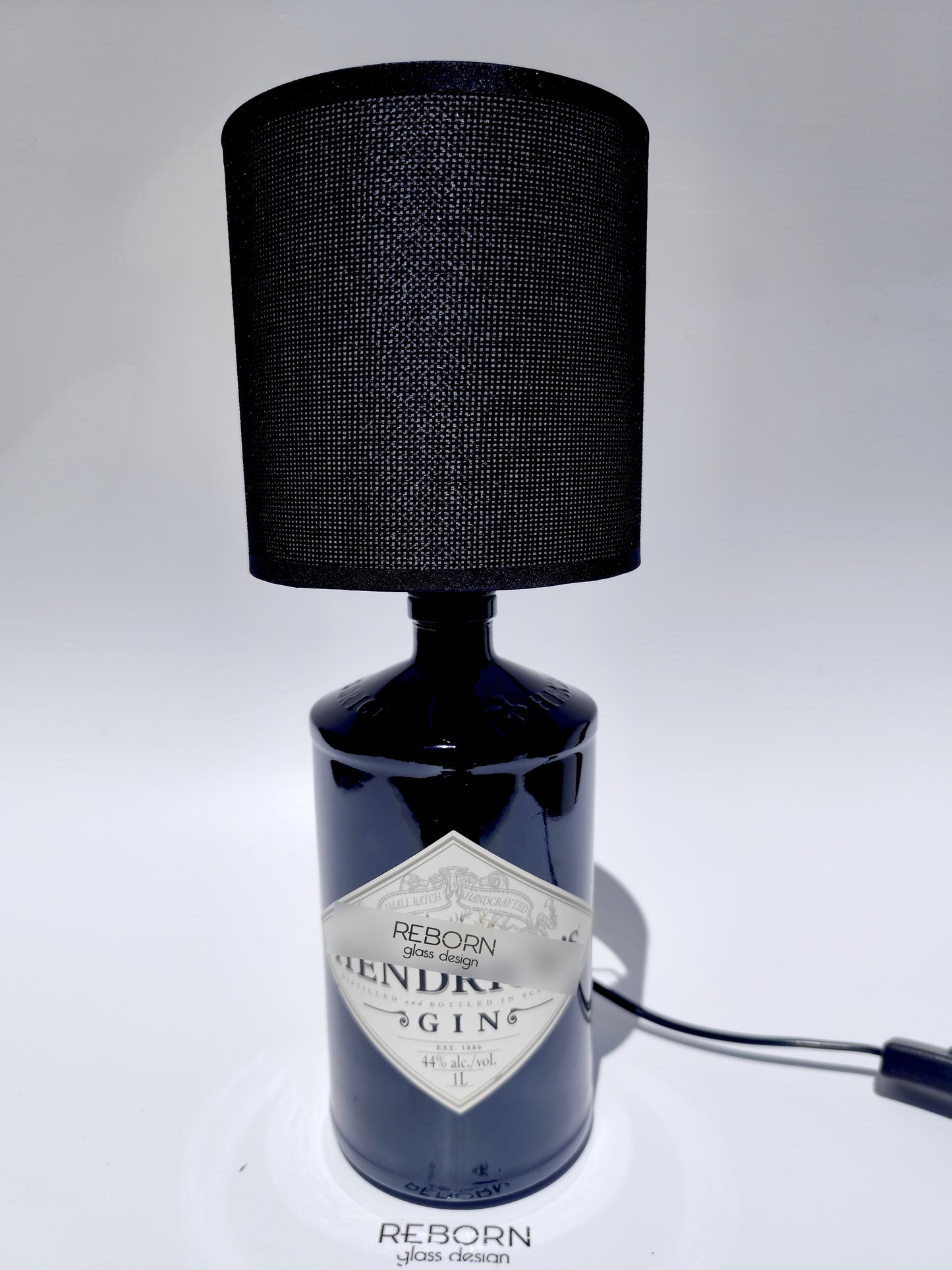 Lampada artigianale ricavata da bott. Hendrick's