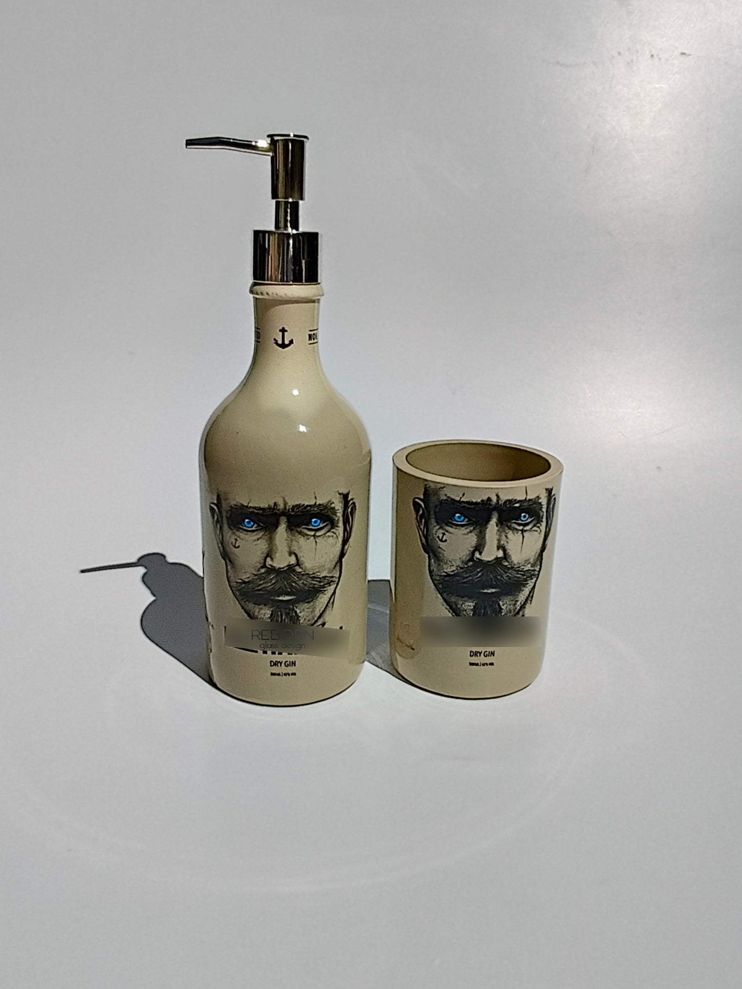 Set bagno artigianale ricavato da bott. Knut Hansen