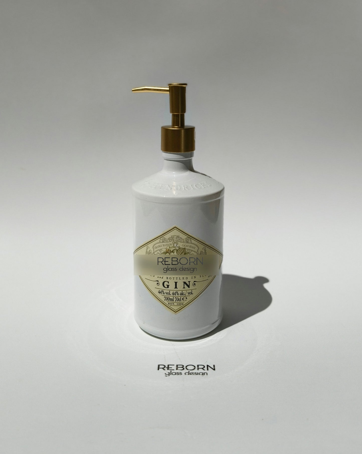 Set bagno ricavato artigianalmente da bott. Hendrick's bianco