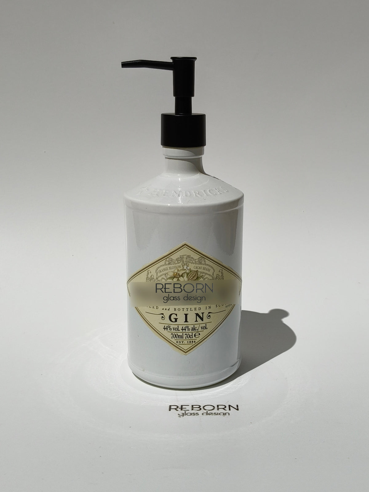 Set bagno ricavato artigianalmente da bott. Hendrick's bianco
