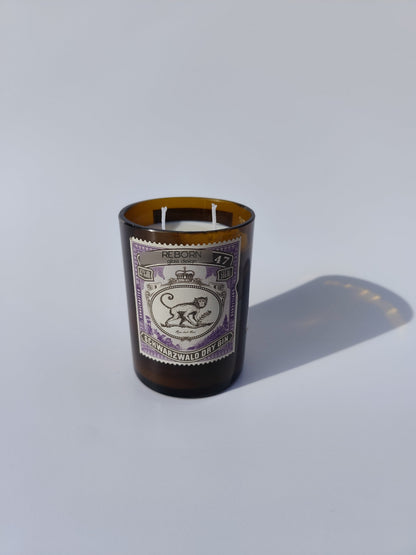 Candela ricavata artigianalmente da bott. Monkey 47