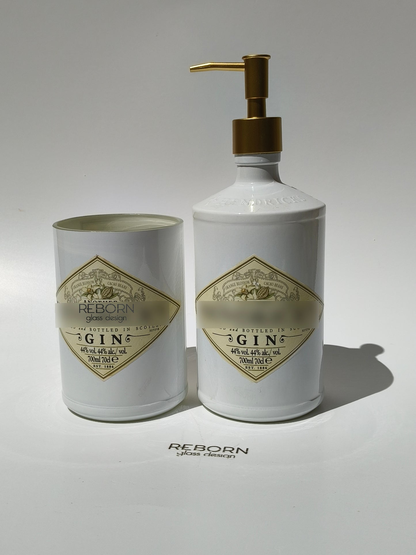 Set bagno ricavato artigianalmente da bott. Hendrick's bianco