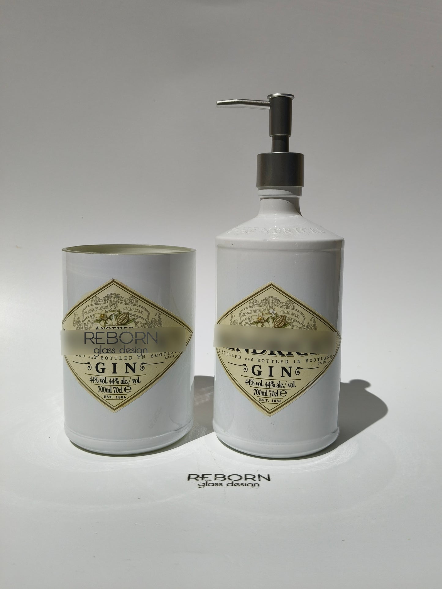 Set bagno ricavato artigianalmente da bott. Hendrick's bianco