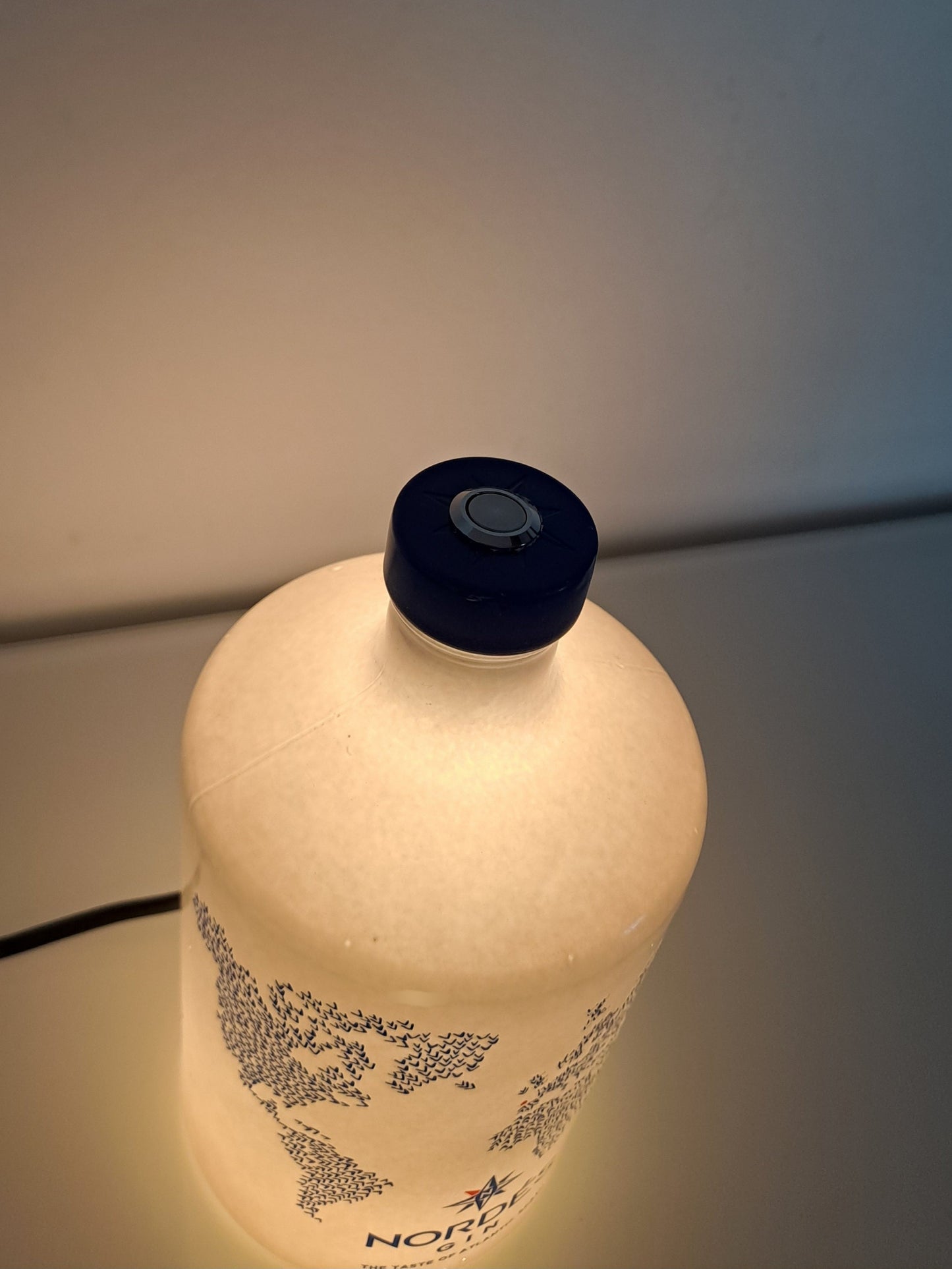 Lampada artigianale ricavata da bott. Nordes