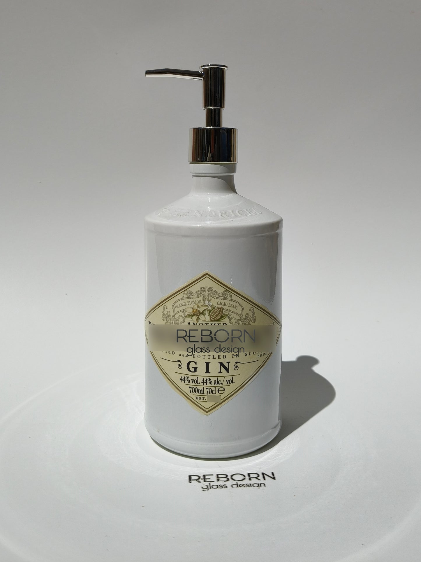 Set bagno ricavato artigianalmente da bott. Hendrick's bianco
