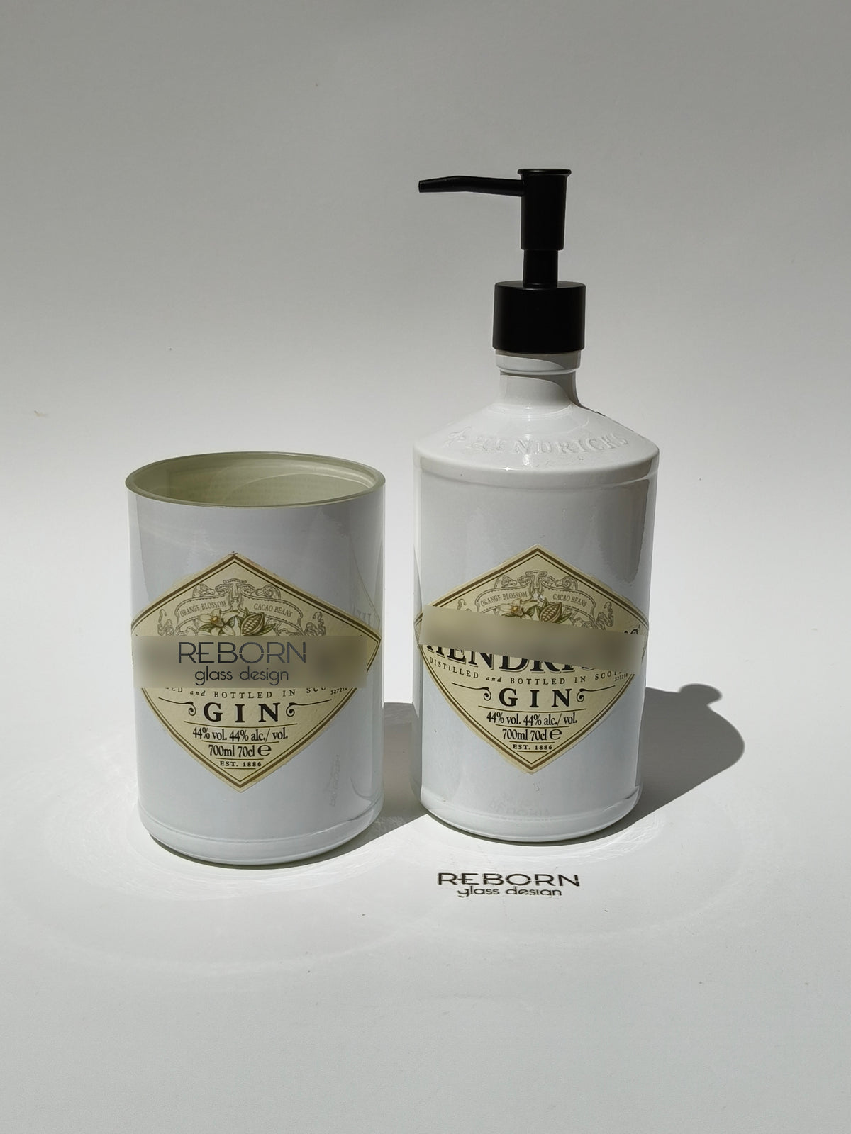 Set bagno ricavato artigianalmente da bott. Hendrick's bianco