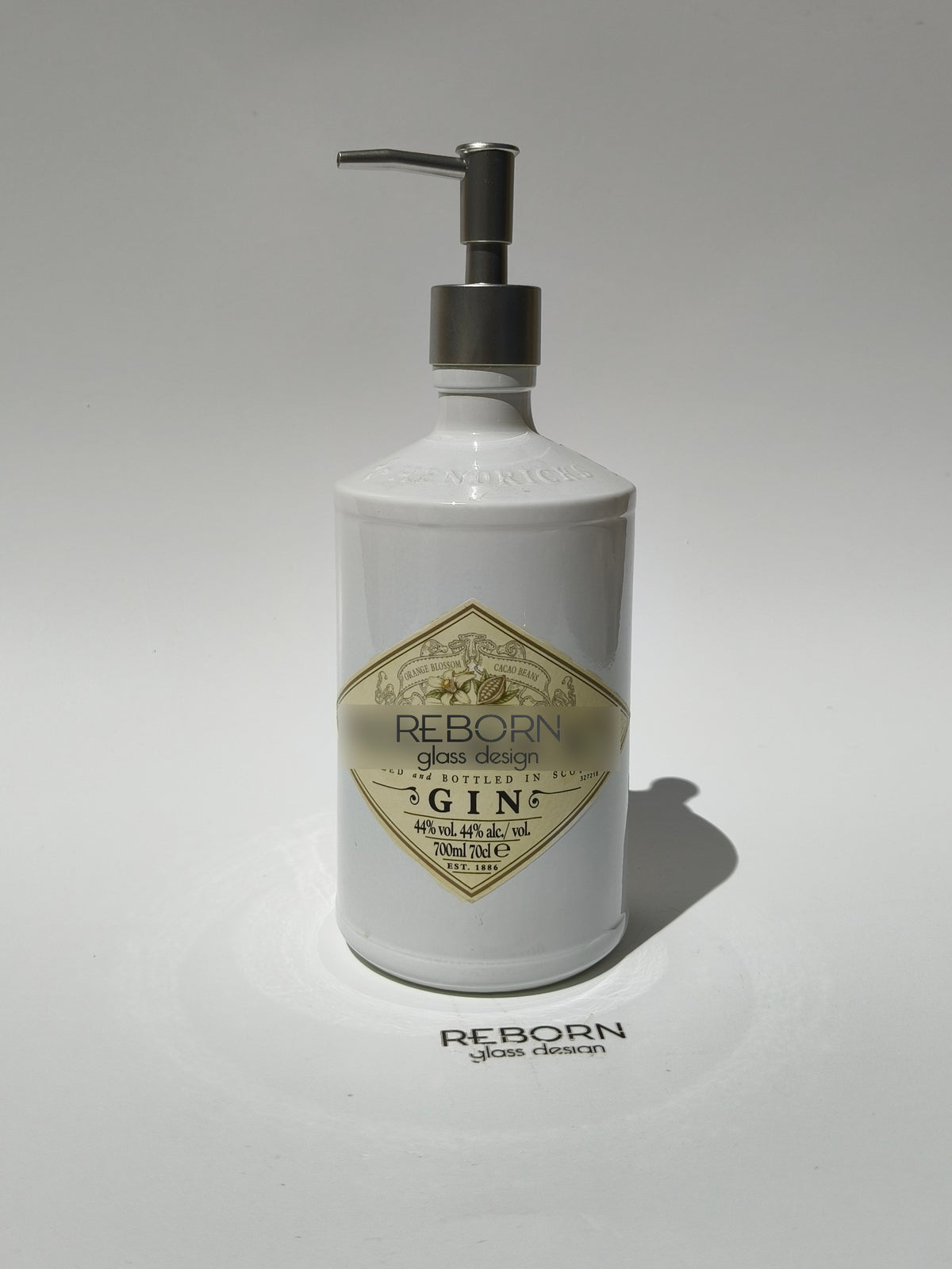 Set bagno ricavato artigianalmente da bott. Hendrick's bianco